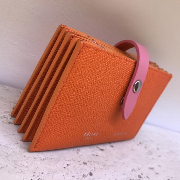 セリーヌ 財布コピー ストラップ 104323A15.20BG マルチファンクション ラージ カードケース Orange