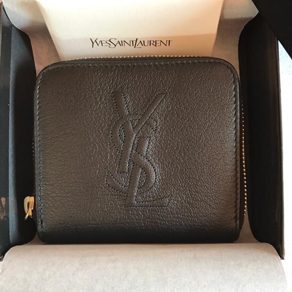 サンローラン 財布コピー YSL コンパクトで可愛い 二つ折り財布 ブラック コンパクトサイズなのでパーテイバックやクラッチに入れるのにも丁度良い大きさです