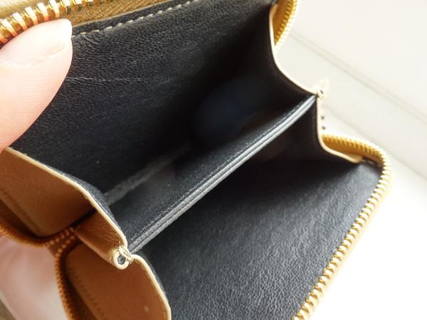 サンローラン 財布コピーSaint Laurent 折りたたみ財布 深みのあるブラックカラーがCool