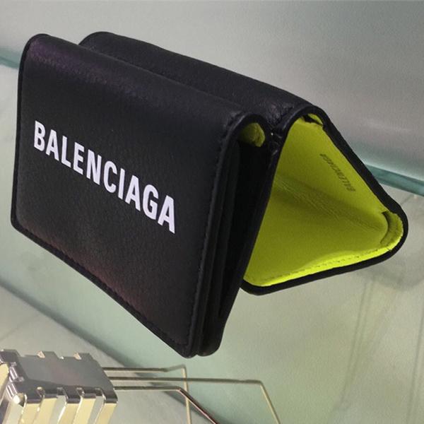 バレンシアガ ロゴミニ財布 コピー大人気 BALENCIAGA EVERYDAY  三つ折り財布 黒×イエロー エブリデイ ミニ ウォレット505055DLQKN1072
